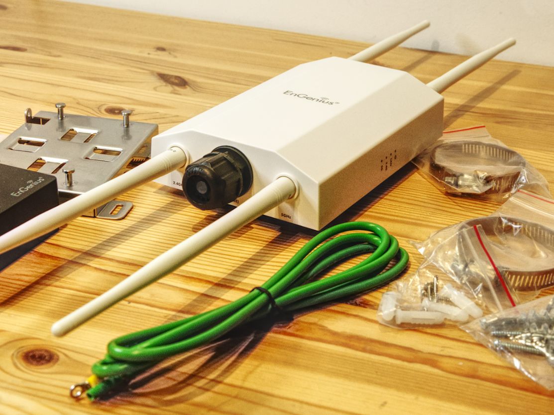 Wi-Fi hotspot, wireless access points and connected users