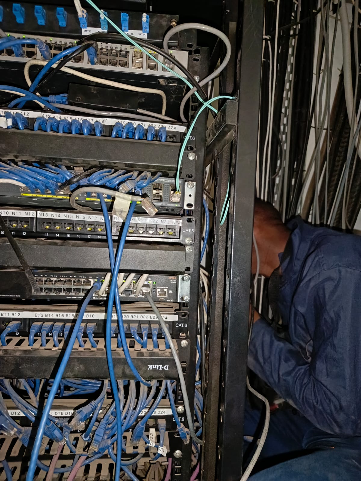 Network installation with cabling and access points on a campus